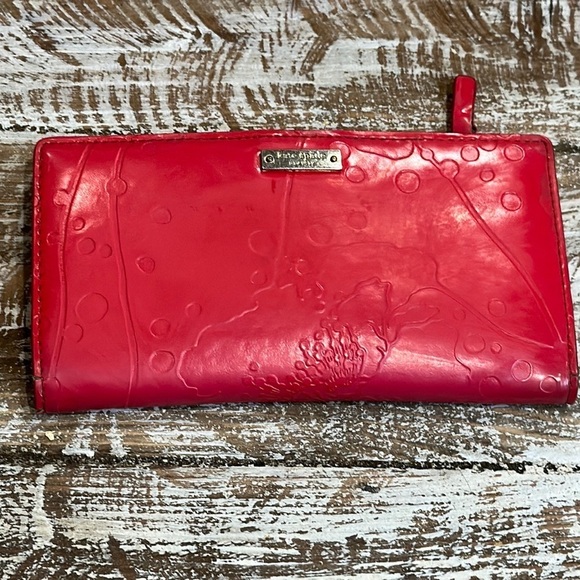 ♠️KATE Spade♠️ Red/Orange Bifold Leather Wallet w/texture imprint see detail pic - Picture 1 of 5